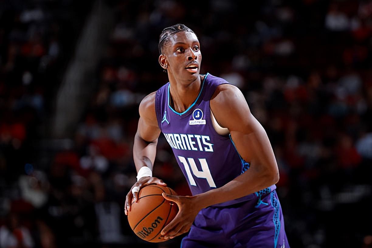 开云体育官网app-攻防两端都打爆了火箭内线！昔日快船弃将在黄蜂真是越打越好了？